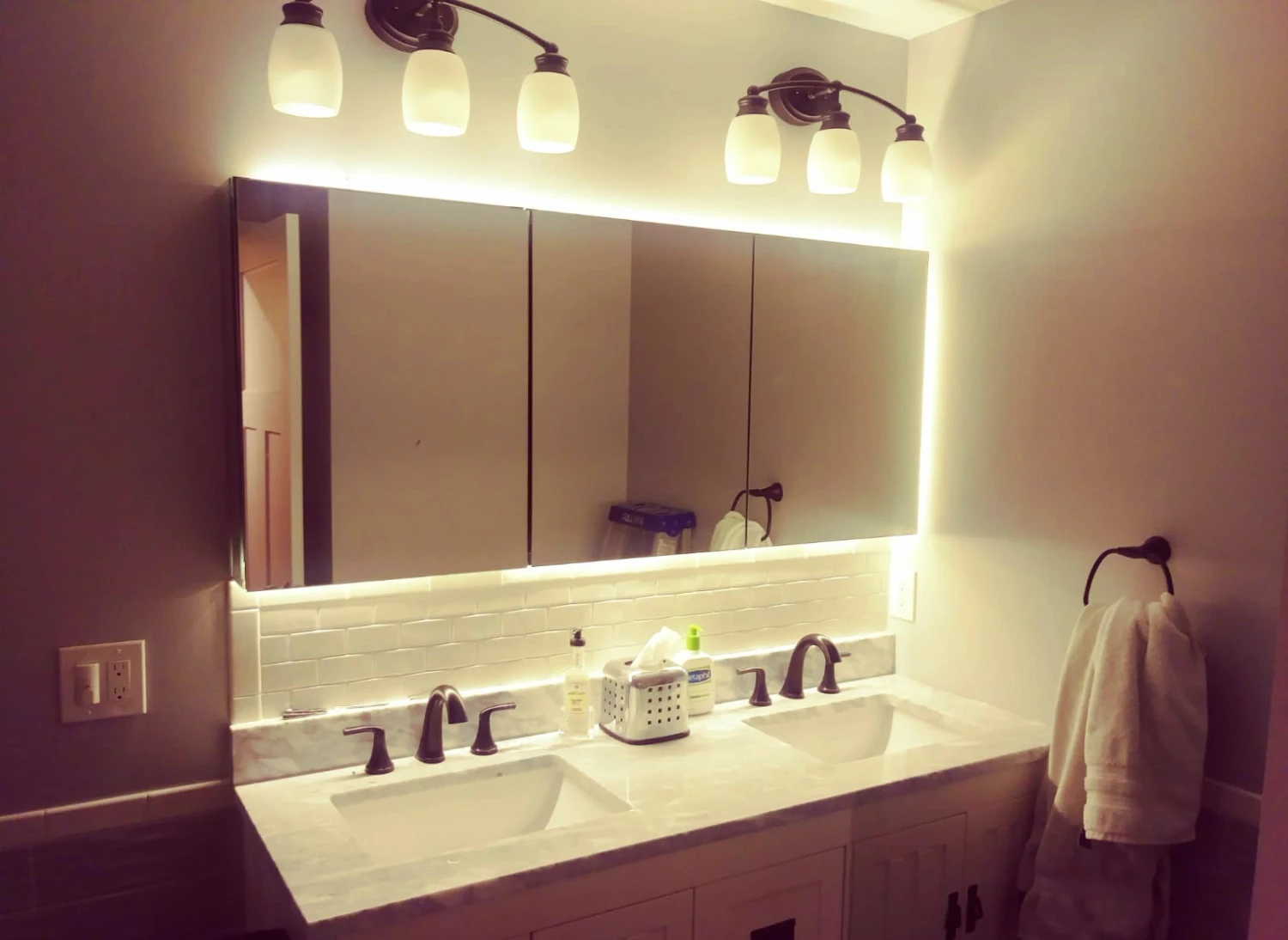 Bathroom vanity lighting with LED mirror illumination